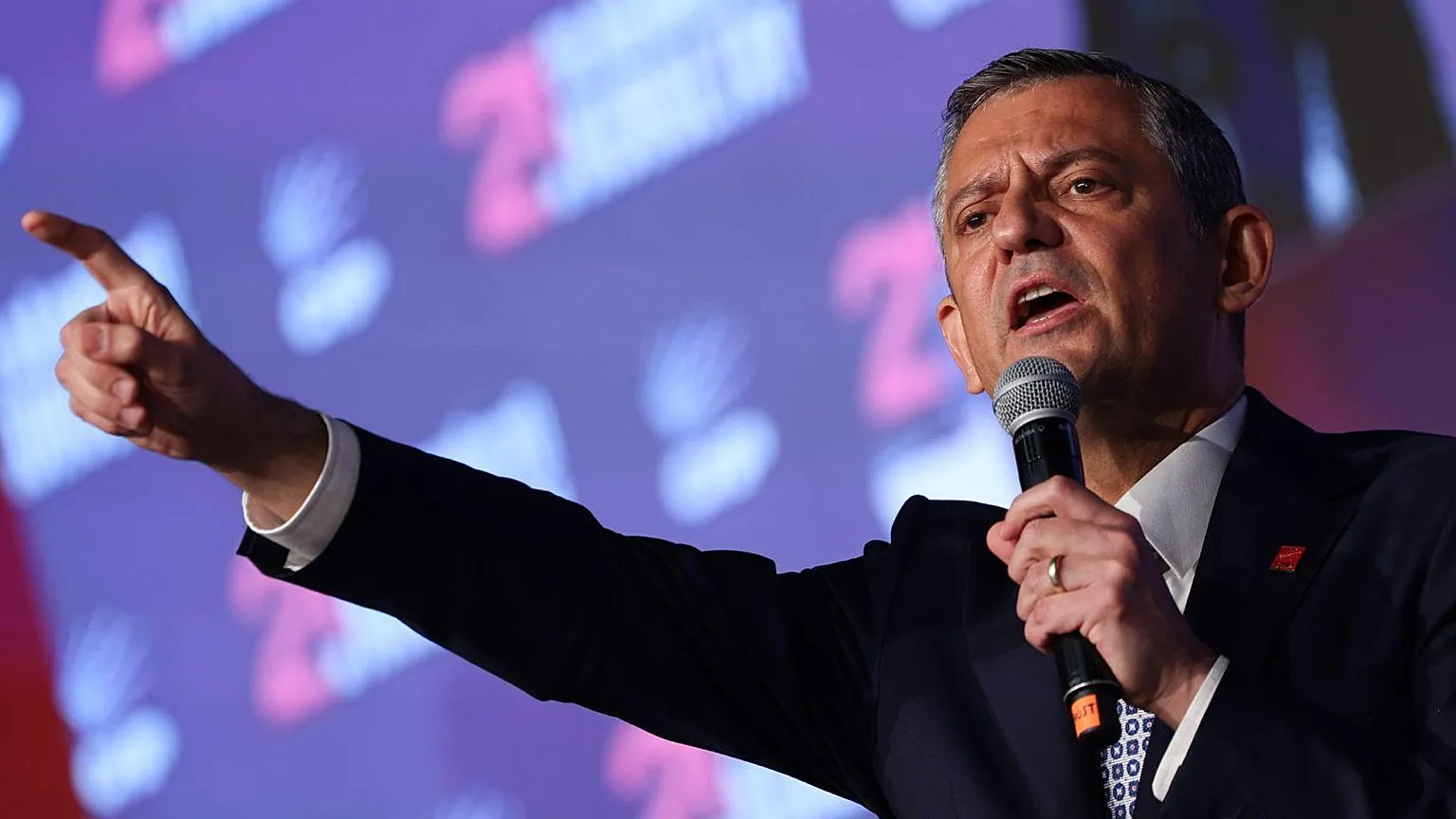 Özgür Özel'den 'Fon' Krizi Üzerine Açıklamalar