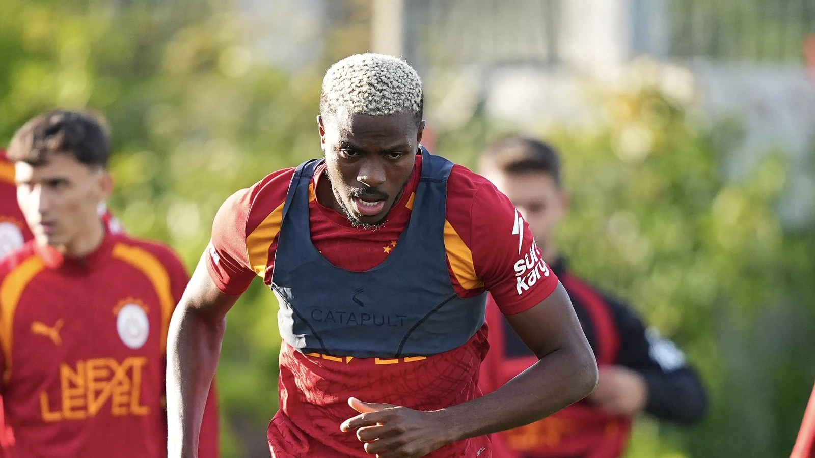 Victor Osimhen Antrenmanlara Geri Döndü, Singo'nun Dönüşü Bekleniyor