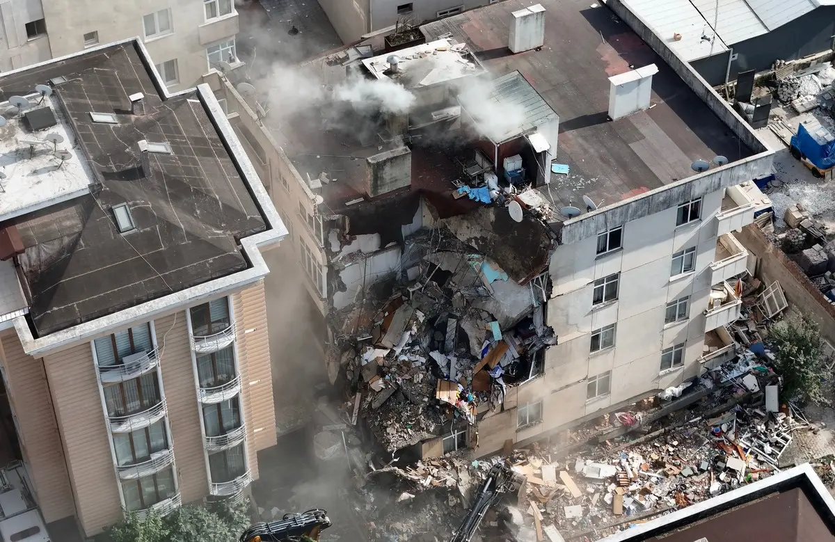Maltepe'deki Çöken Binanın Enkazında Şok Edici Detay: Betondan Deniz Kabuğu Çıktı