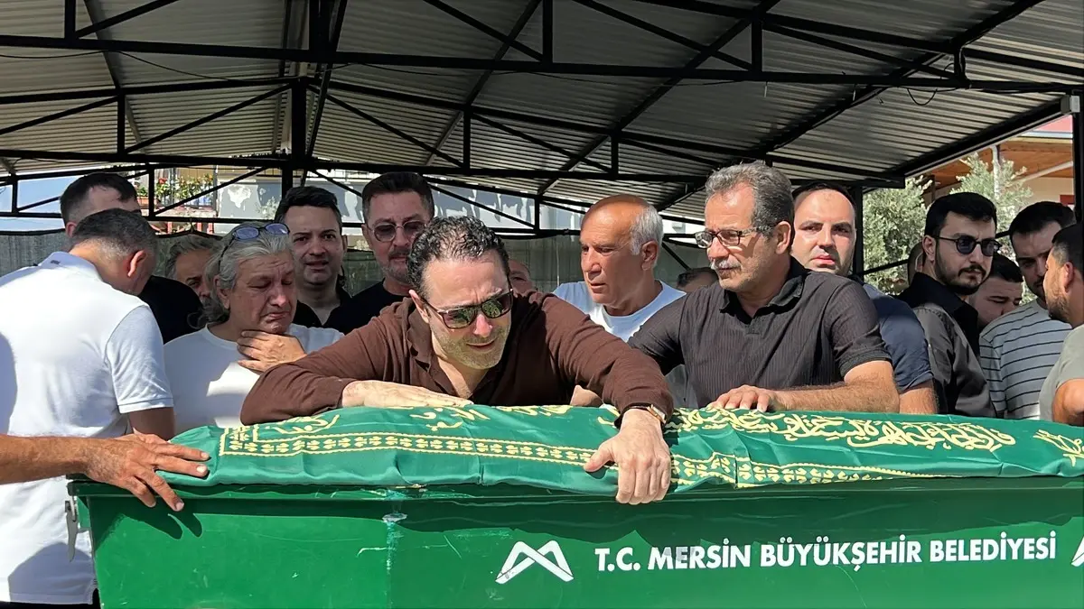 Atilla Taş Kızını Son Yolculuğuna Uğurladı