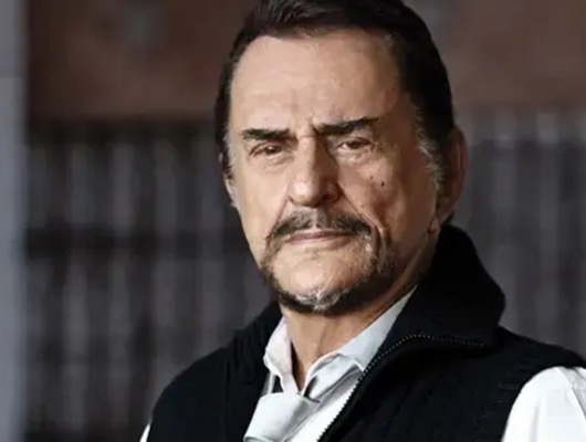 Türk Pop Müziğinin Efsane İsmi Alpay, 91 Yaşında Hayatını Kaybetti