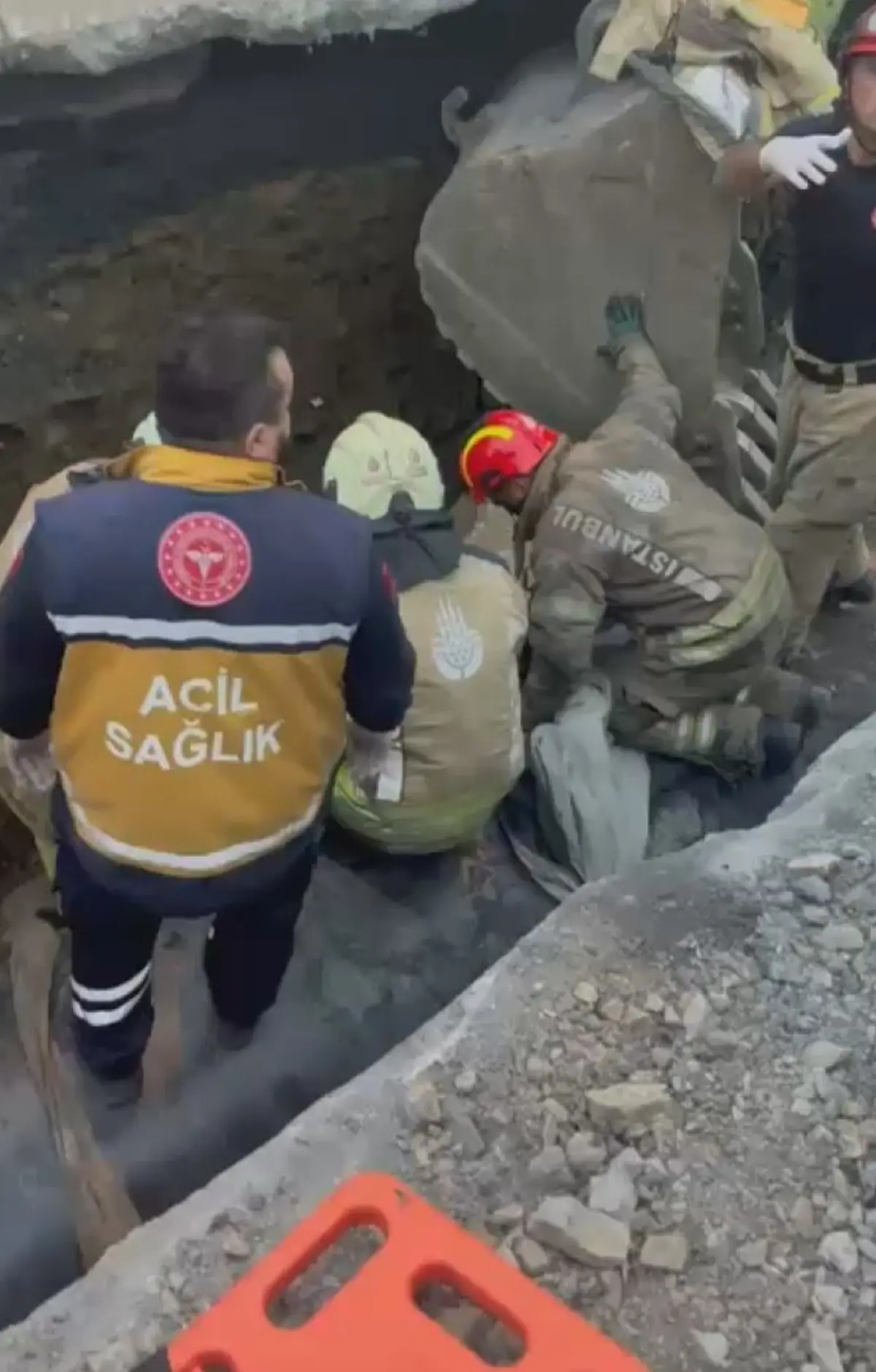 Bayrampaşa'da Yol Çöktü: İşçi Ali Demirci Hayatını Kaybetti
