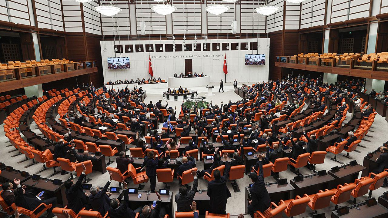 KREDİ KARTI BORÇLARINA FAİZ VE SİCİL AFFI TEKLİFLERİ MECLİS GÜNDEMİNDE!